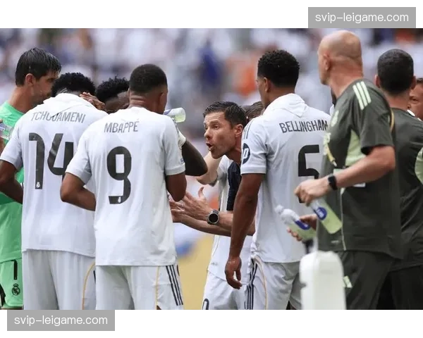 西班牙人高位逼抢存在短板,中场后防之间空当易被利用 西班牙人高位逼抢存在短板,中场后防之间空当易被利用